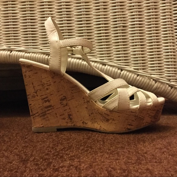 Brash White Woven Wedges - Picture 3 of 3